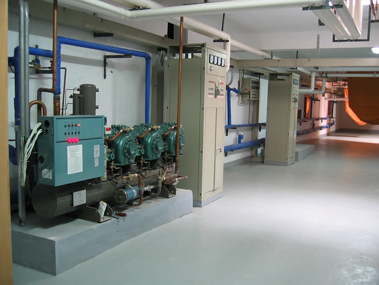 Unidade compressora de refrigeração alternativa semi-hermética de estágio único